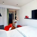 citizenM Los Angeles Downtown